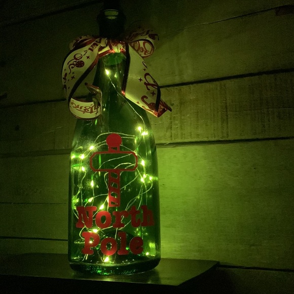 Green ‘North Pole’ champagne bottle lantern - Picture 6 of 10